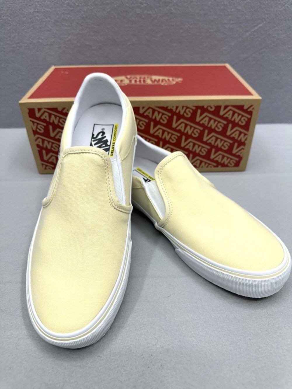 NIB VANS Classic Slip-On Women Size 7 Comfort Insole VN000CUFYLW Light Yellow